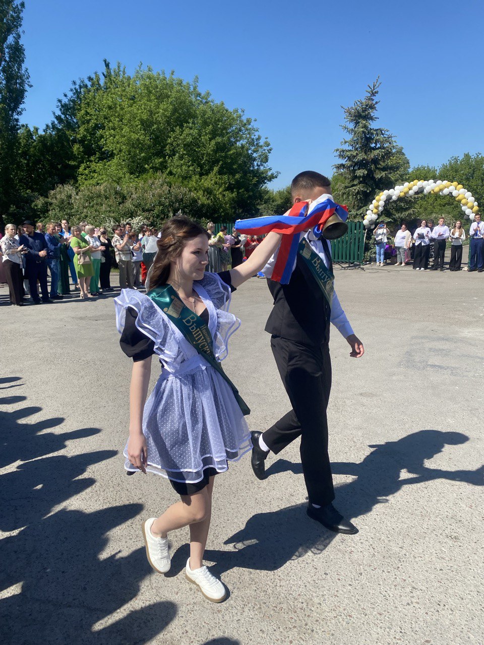Торжественные линейки, посвященные празднику последнего звонка, состоялись сегодня в школах Усманского района